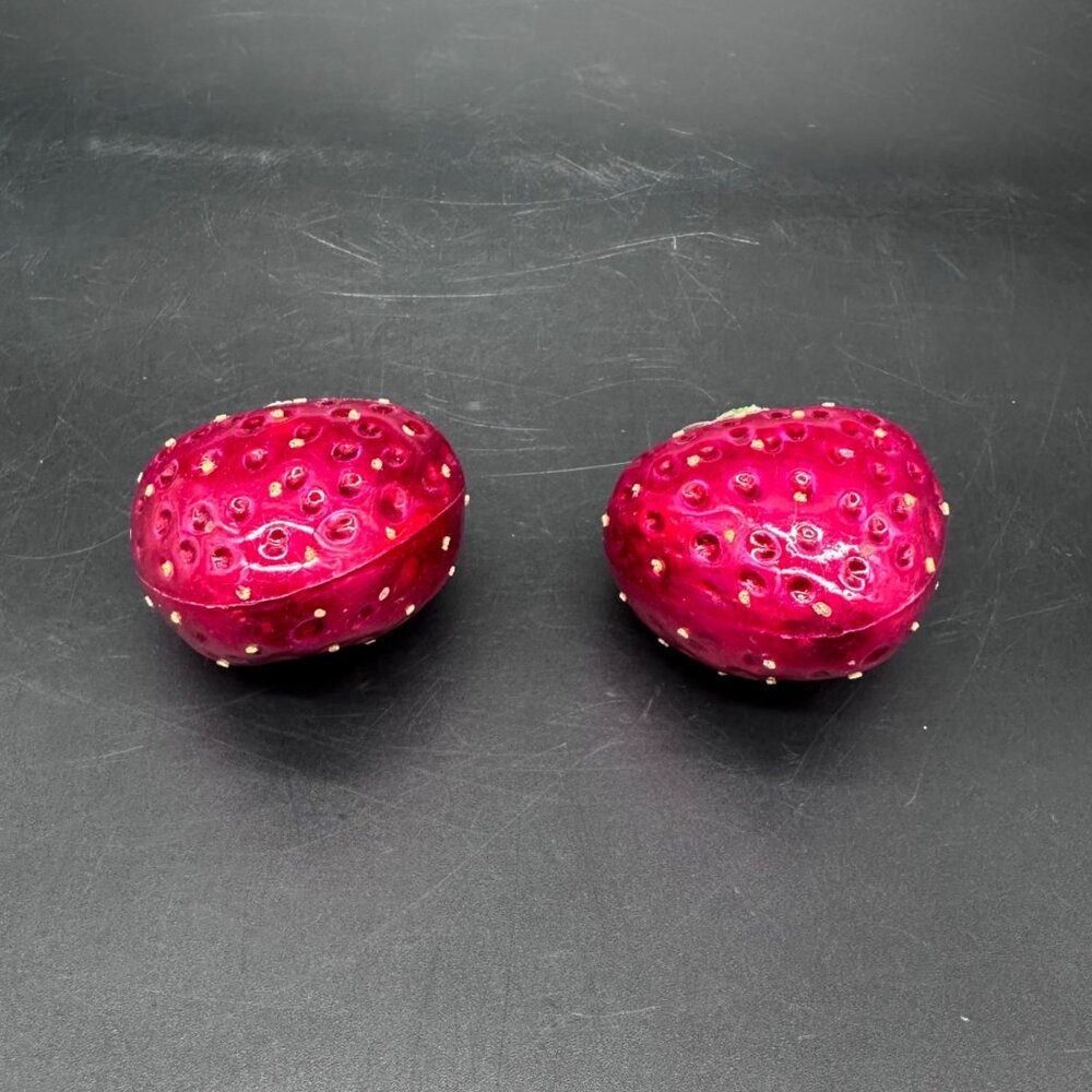 Vintage Glass Strawberry Christmas Ornaments Set Of 2 Czechoslovakia Kitschy - Picture 2 of 8